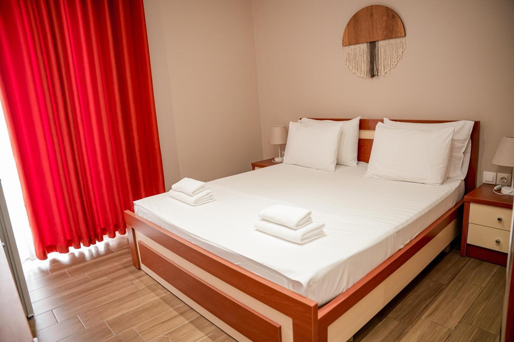 Aljur Hotel Himare Exterior photo