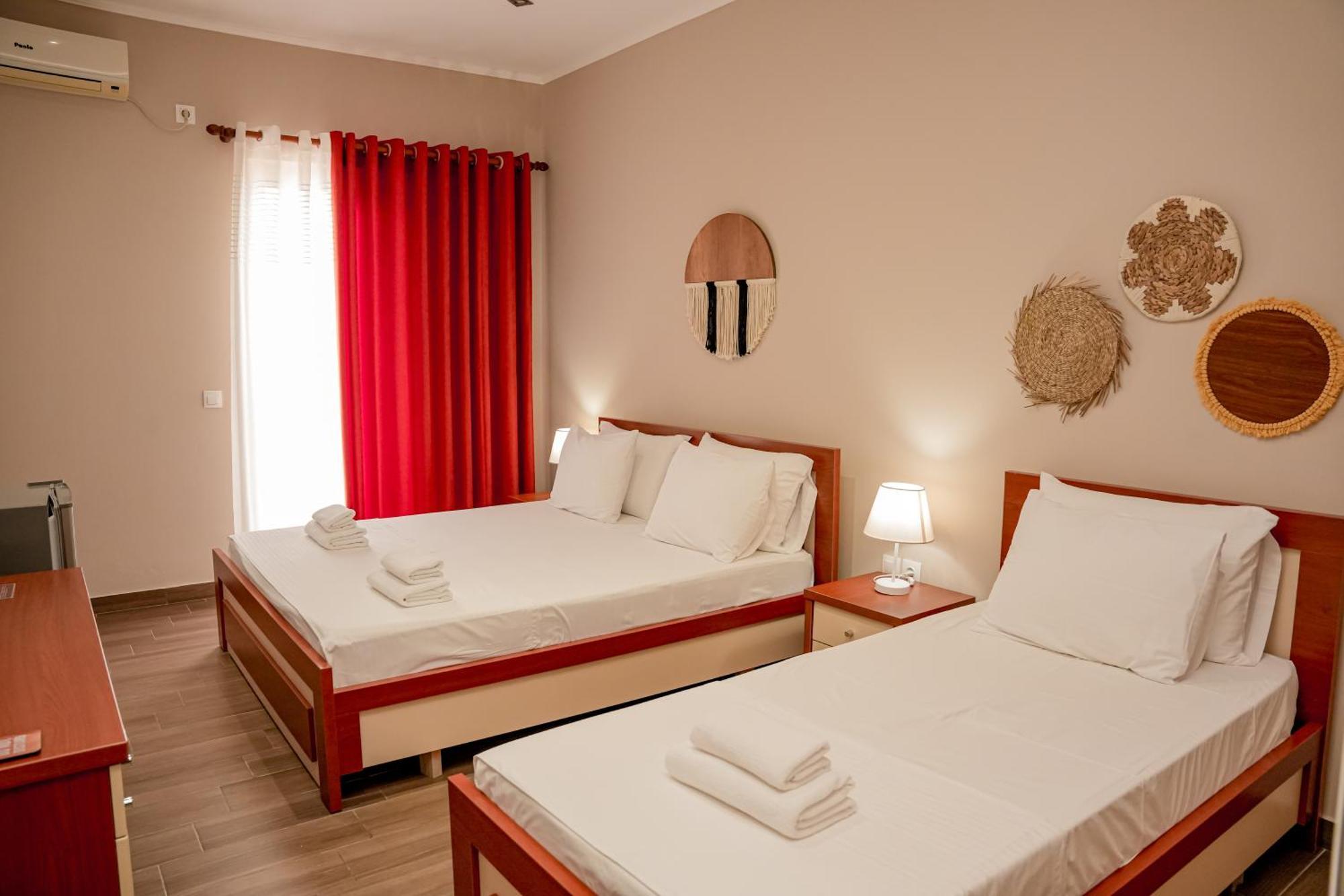 Aljur Hotel Himare Exterior photo